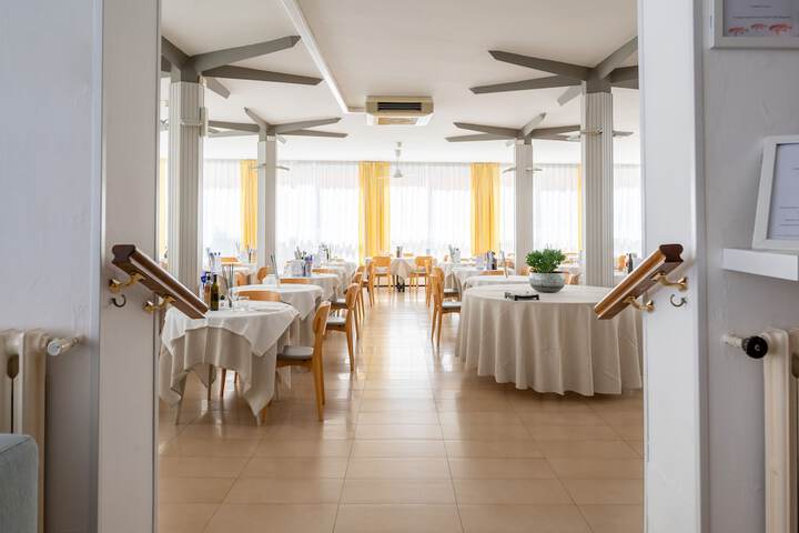 Dining 34 of 67