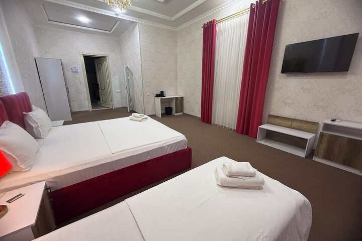 Room 16 of 107