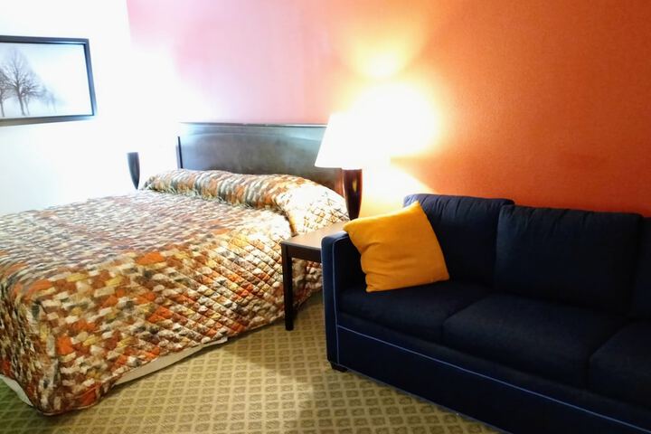 Deluxe King Bed (4 of 19)