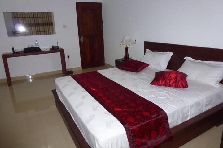 Room 2 of 5