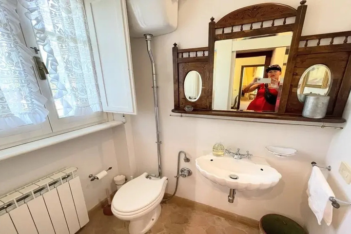Room 9 of 24