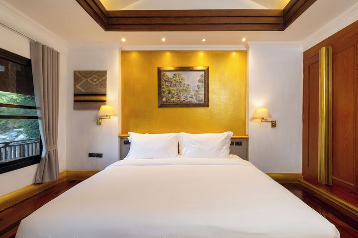Room 18 of 32