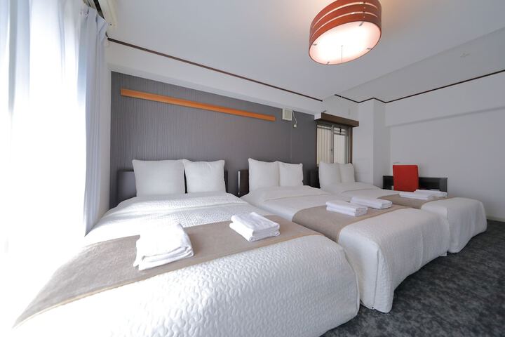 Room 5 of 16
