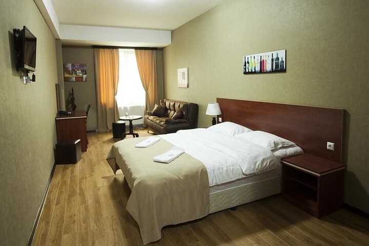 Room 12 of 33