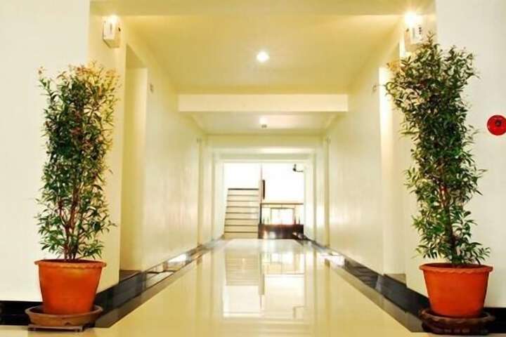 Ballroom/Hall 12 of 14