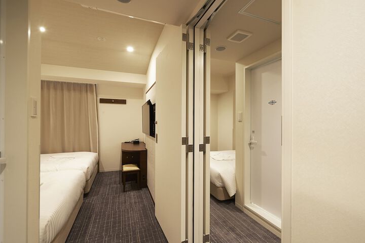 Room 18 of 43