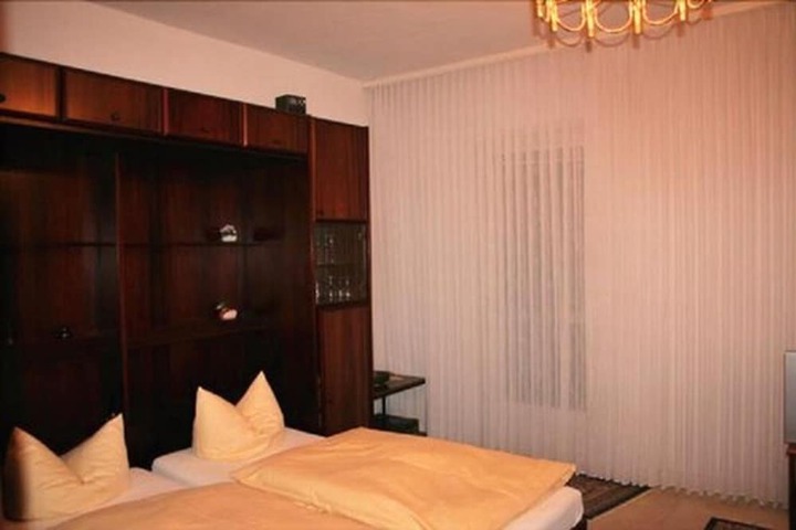 Room 3 of 21