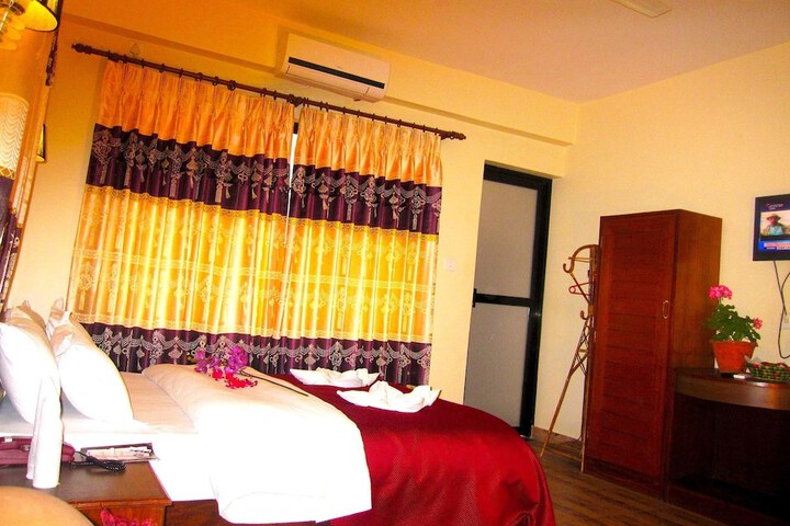 Room 8 of 38