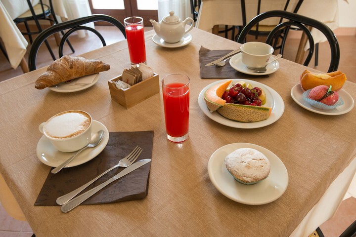 Breakfast/Coffee Service 26 of 34