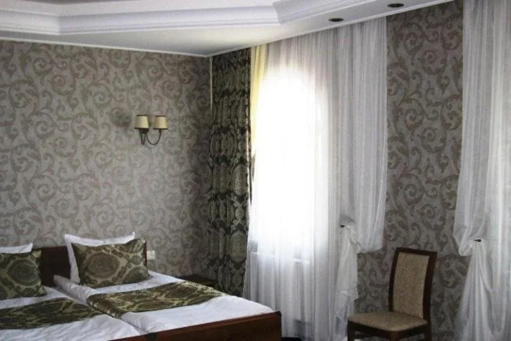 Room 3 of 10