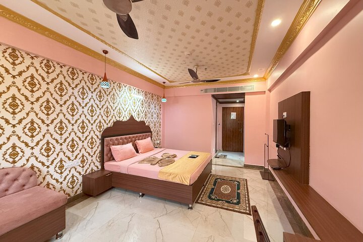 Room 16 of 32