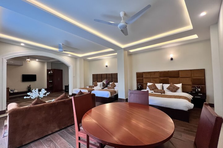 Room 32 of 43