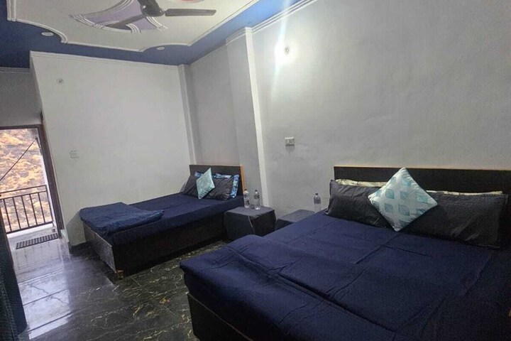 Room 5 of 12