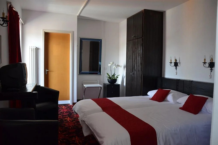 Room 2 of 18