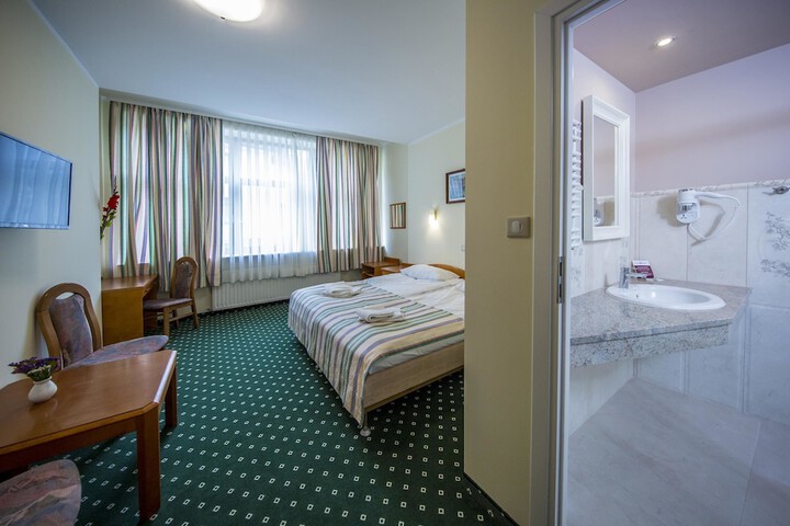 Room 28 of 61