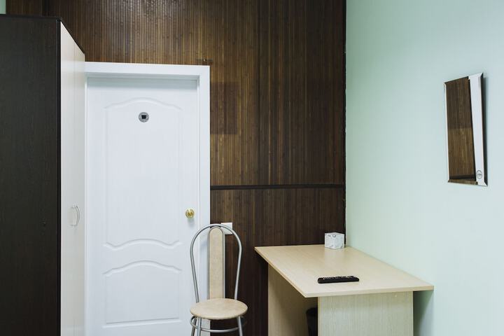 Room 32 of 76