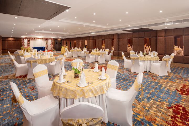 Ballroom/Hall 26 of 28