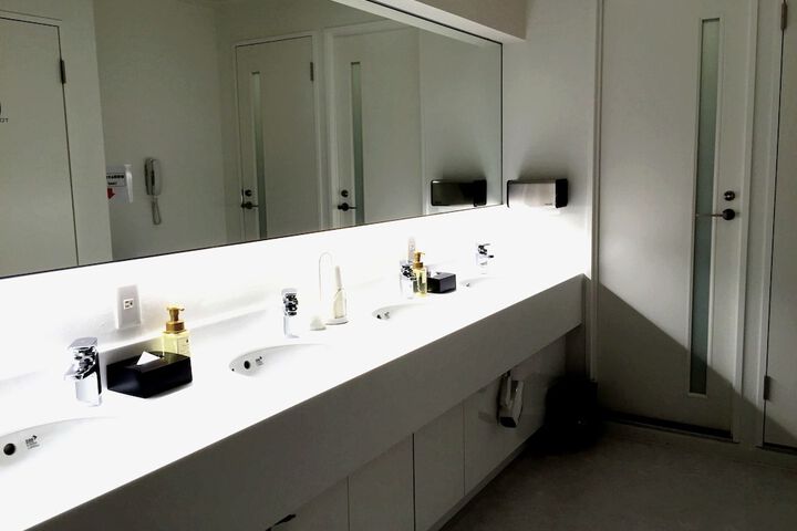 Room 17 of 49