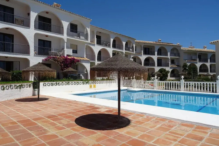 Las Farolas Poolfront in Mijas Costa