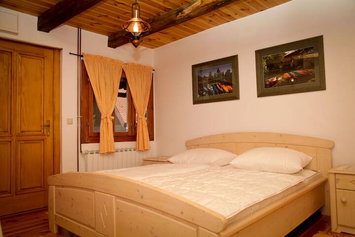 Room 2 of 27