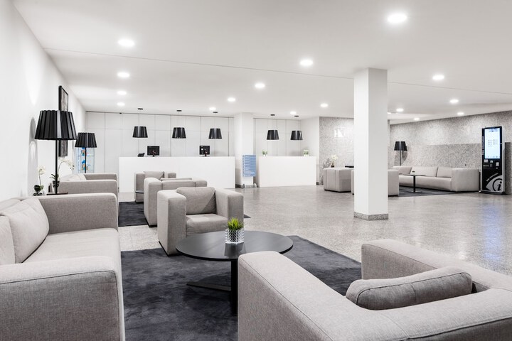 Entrance & Lobby