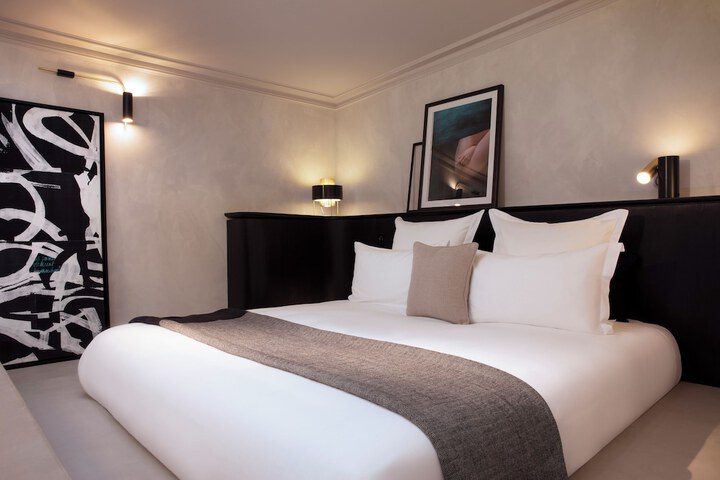 Room 27 of 49