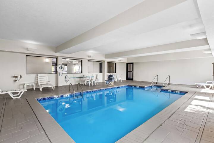 Pool Hotel