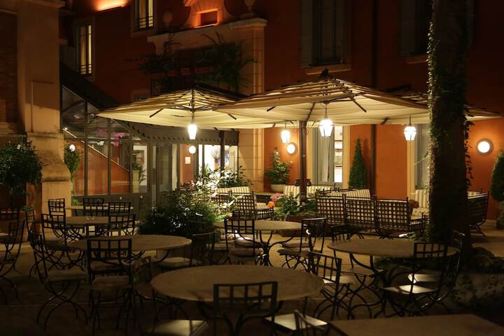 Hotel Exterior 79 of 104