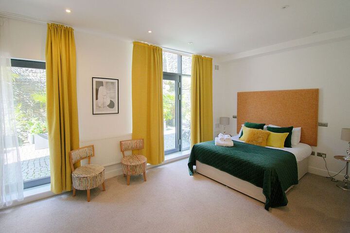 Room 17 of 283