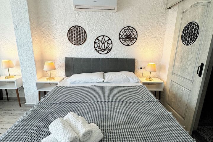 Room 27 of 45