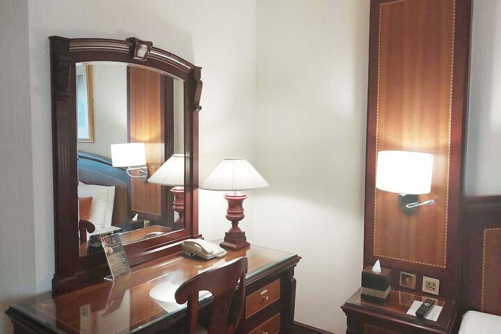 Room 6 of 38