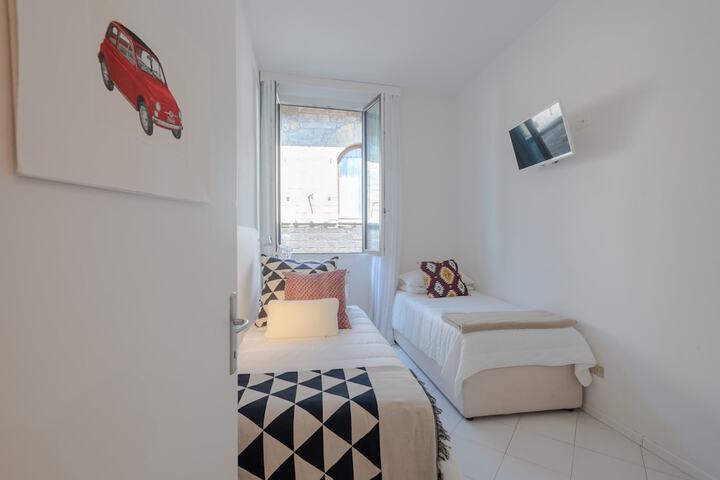 Room 11 of 21