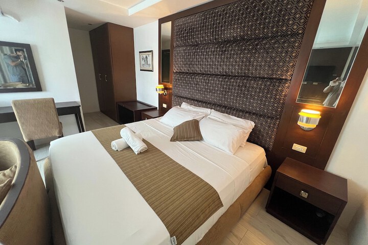 Room 28 of 68