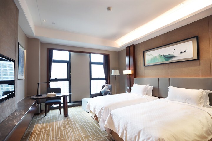 Room 6 of 14