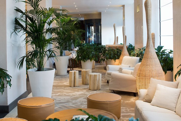 Guest Lobby