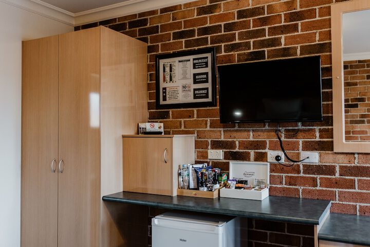 Room 6 of 33