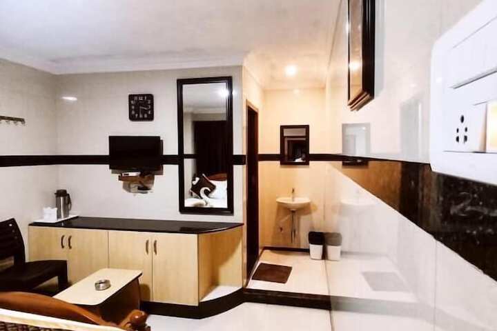 Room 6 of 50