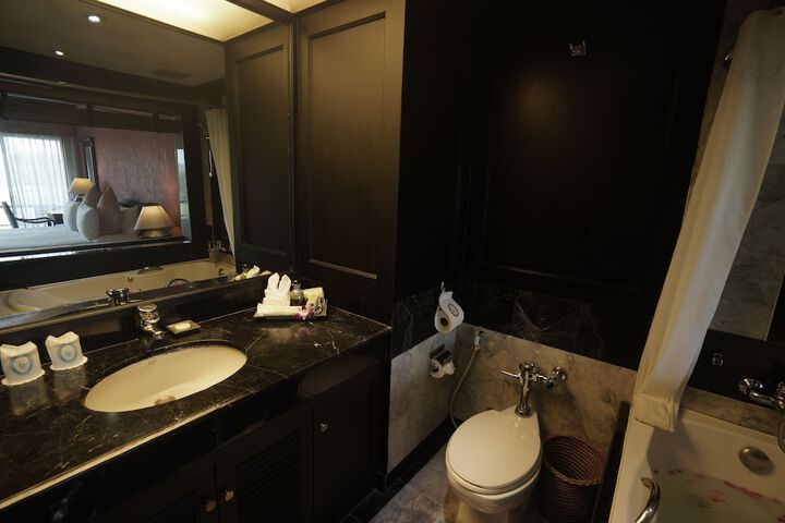 Room 26 of 38