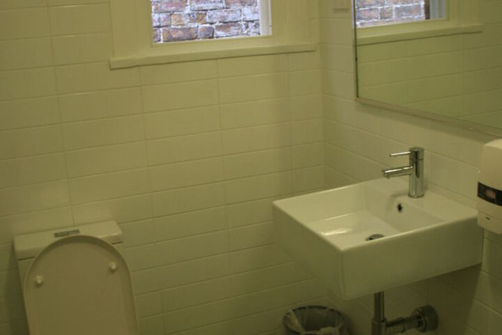 Room 10 of 16