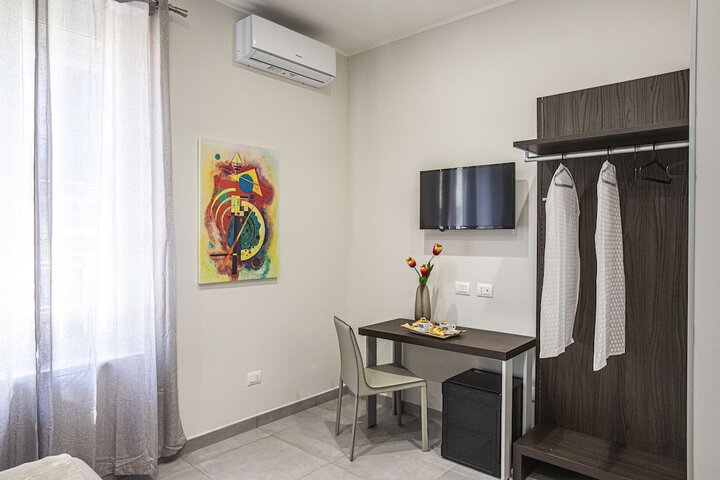 Room 9 of 28
