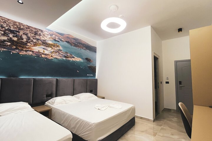 Room 5 of 17