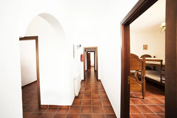 Room 5 of 25