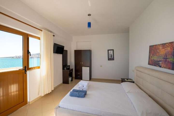 Room 15 of 109