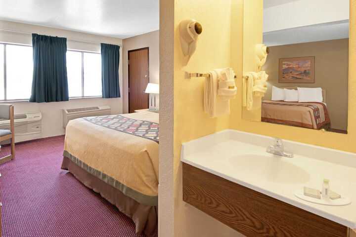 Room 2 of 31