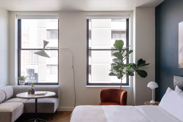 Room 8 of 65