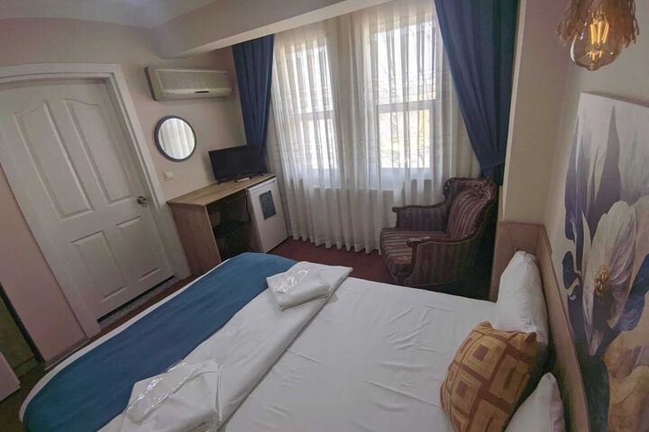 Room 11 of 48