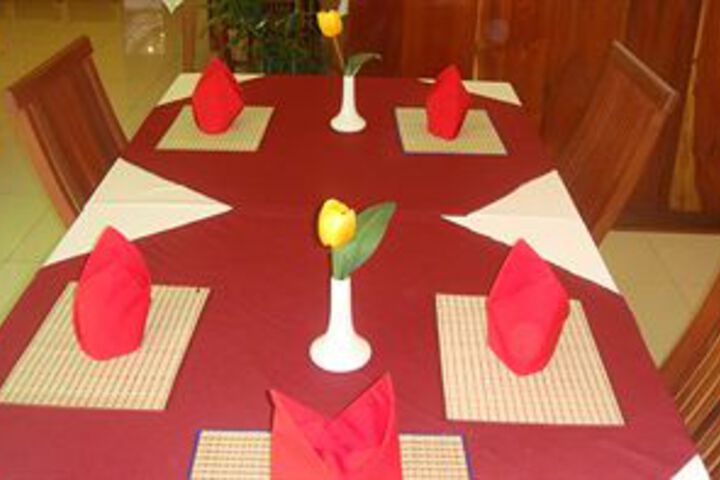 Dining 24 of 30