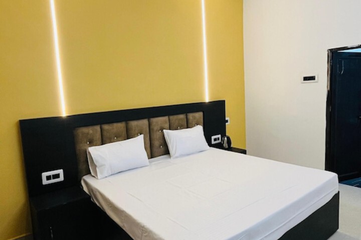 Room 3 of 26