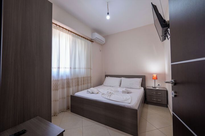 Room 16 of 76