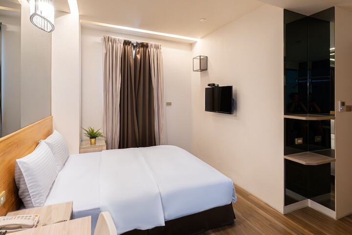 Room 4 of 34